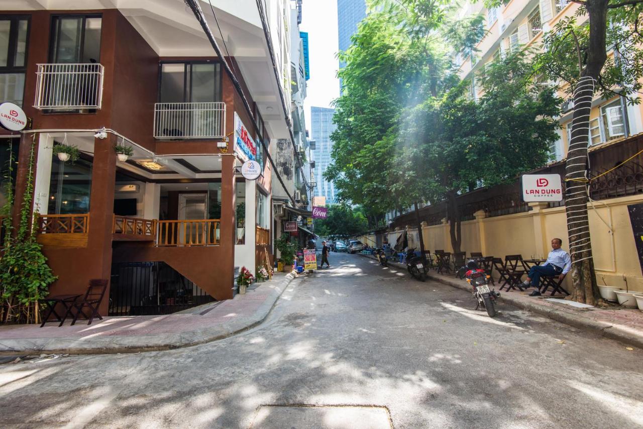 22Housing Hotel & Apartment 81 Linh Lang Hanoi Esterno foto