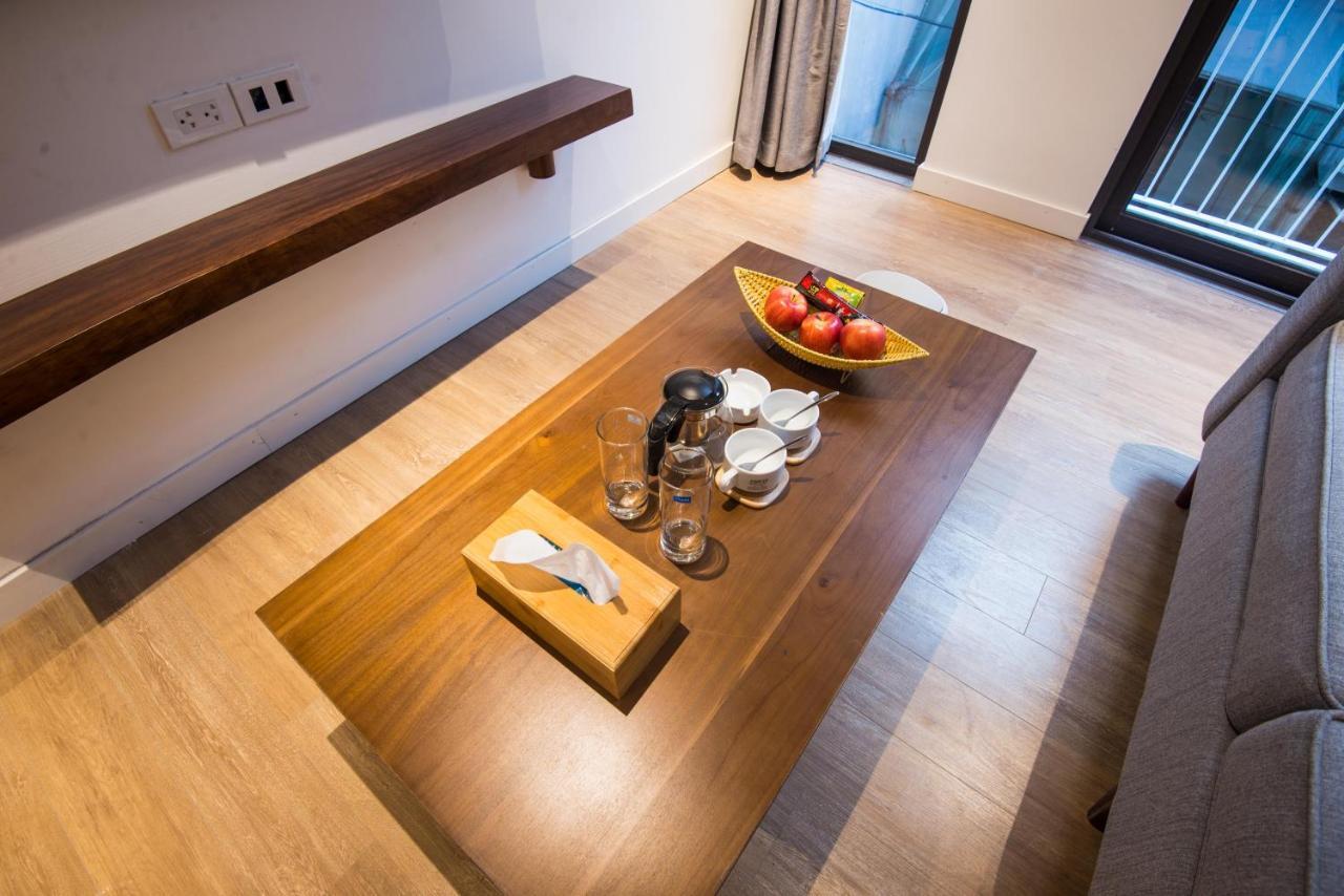 22Housing Hotel & Apartment 81 Linh Lang Hanoi Esterno foto
