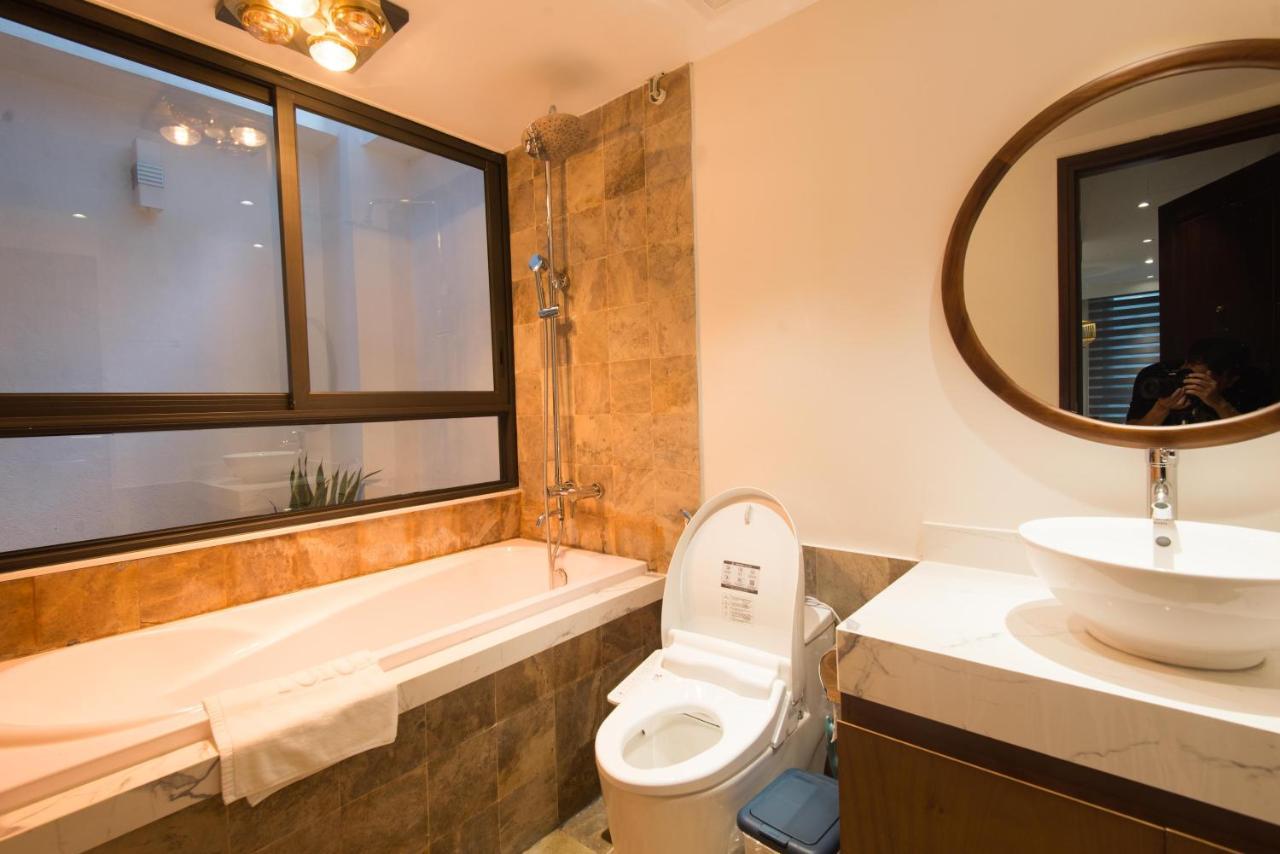 22Housing Hotel & Apartment 81 Linh Lang Hanoi Esterno foto